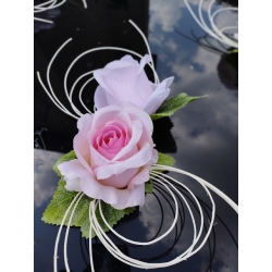Dekoracja auta do ślubu - kompozycje pojedyńcze rózower róze